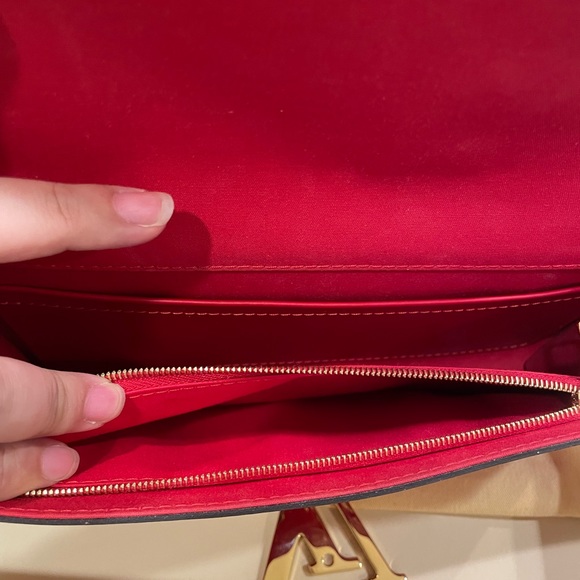 Louis Vuitton Patent Leather Louise clutch - Picture 12 of 15